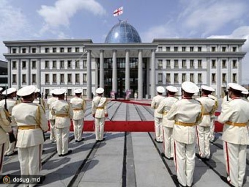 Саакашвили решили выгнать из президентского дворца