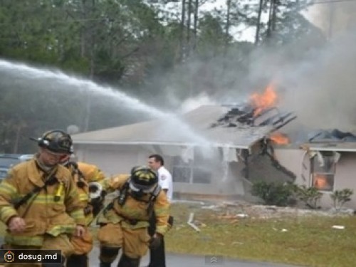 Самолет упал на жилой дом во Флориде
