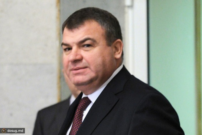 Сердюкову поручили испытания военной техники КамАЗа