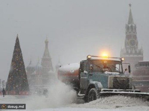 Снегопад парализовал движение в Москве