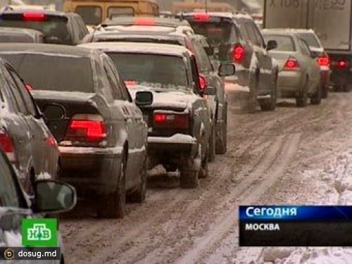 Снегопад в Москве привел к многокилометровым пробкам