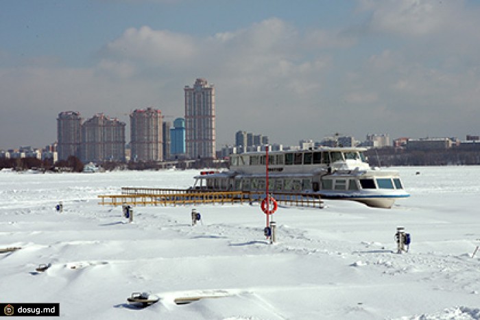 Сотрудники МЧС нашли автомобиль и мертвого мужчину на дне Москвы-реки
