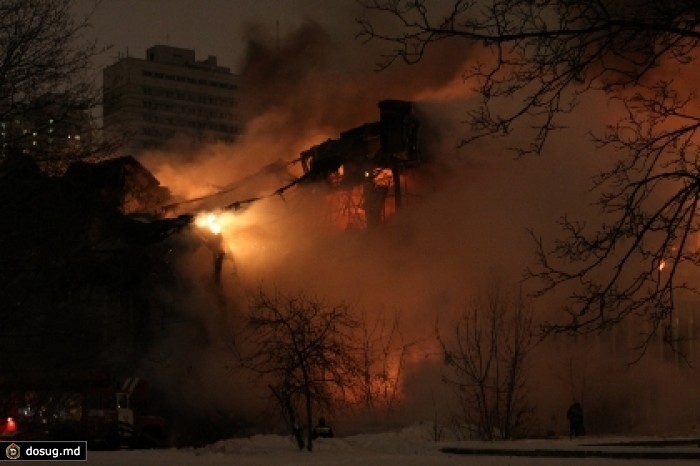 Сотрудники МЧС спасли 10 миллионов книг при пожаре в библиотеке ИНИОН