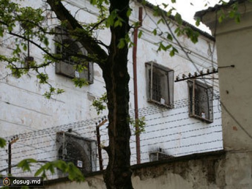 Сотрудников крымского СИЗО посадили за вывоз "авторитета" в ресторан