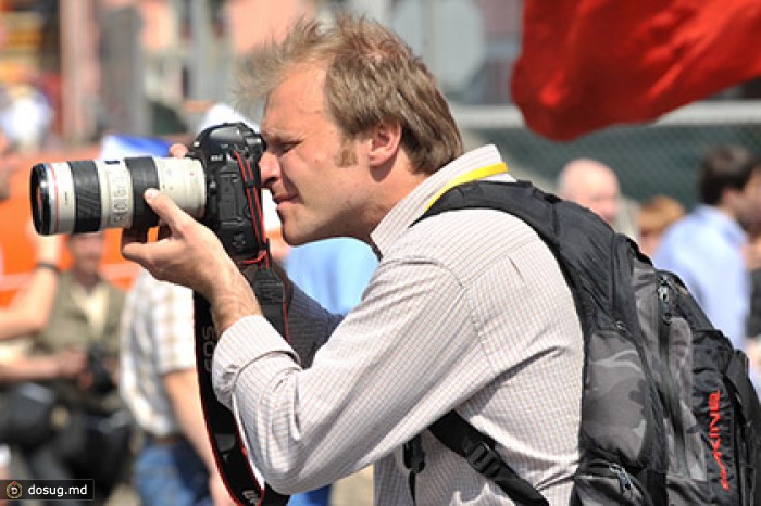 Сми в лентах. Корреспондент Россия. Фотокорреспондент на интервью. Журналисты России. Журналист с иностранцами.