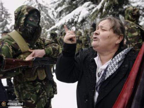 Сторонники Джиоевой возобновили митинг в центре Цхинвали