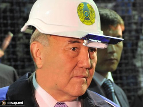 Таджики провозгласили Назарбаева "Властелином труда"