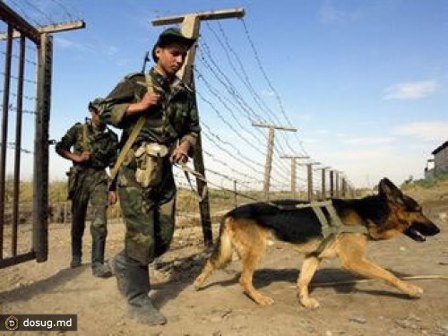 Таджикские пограничники попали под суд за торговлю оружием и наркотиками