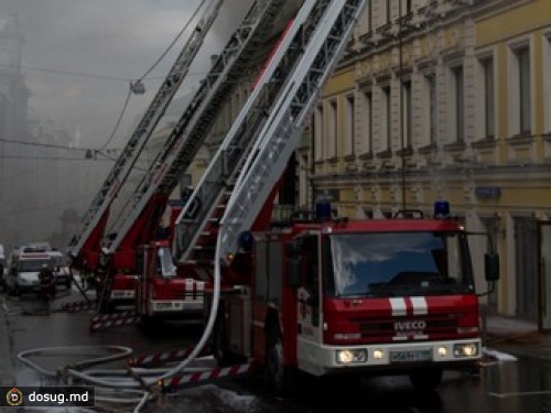 Трактор у здания Тверской прокуратуры Москвы потушен