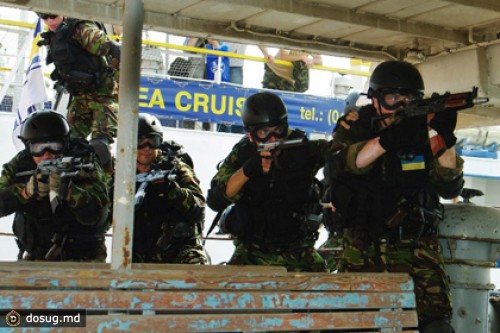 Трех сотрудников спецслужбы ранило на учениях в Киеве