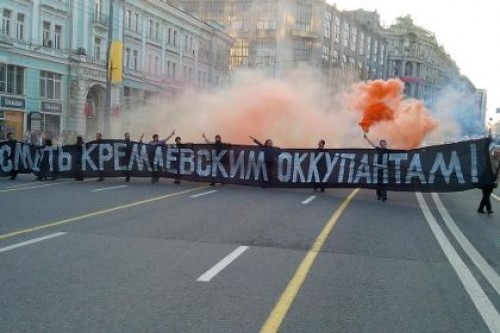 Тверскую улицу перегородили баннером о «кремлевских оккупантах»