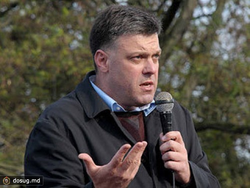 Тягнибок пообещал силой взгляда изгнать "тушек" из Рады