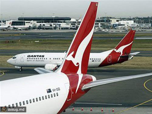У аэробуса компании Qantas в полете сломался двигатель