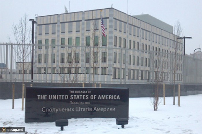 У посольства США в Киеве возведут «банановую баррикаду»