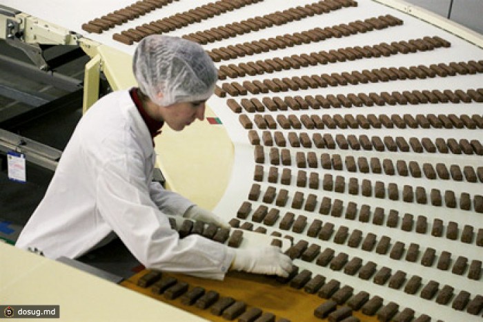 Украина запретила продажу российских конфет и сыра