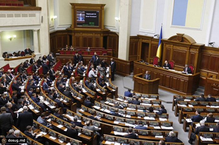 Украинские депутаты лишили себя и судей неприкосновенности