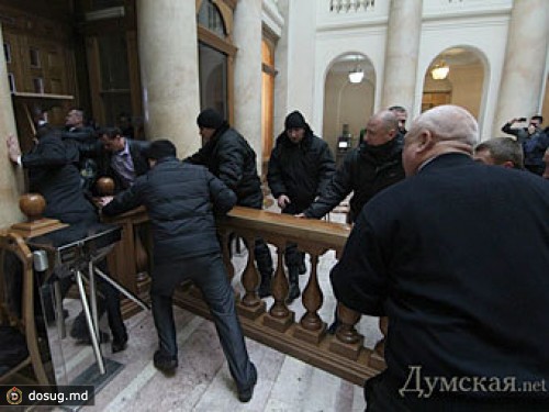 Украинские националисты попытались взять штурмом одесскую мэрию