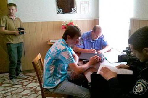 Украинских журналистов задержали при подготовке сюжета об изнасиловании