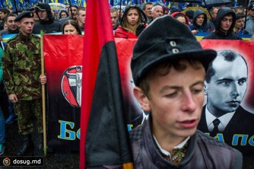 Украинского депутата оштрафовали за вывешенный бандеровский флаг