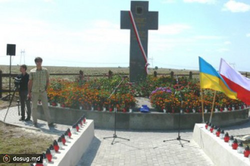 Украинцы поставили памятник жертвам конницы Буденного