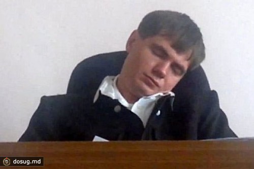 Уснувший на заседании судья устроился в золотодобывающую компанию