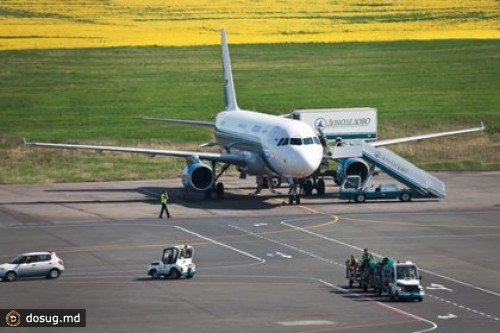 В «Домодедово» совершил вынужденную посадку Boeing-757