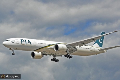 В «Шереметьево» сел «Боинг» с отказавшим двигателем