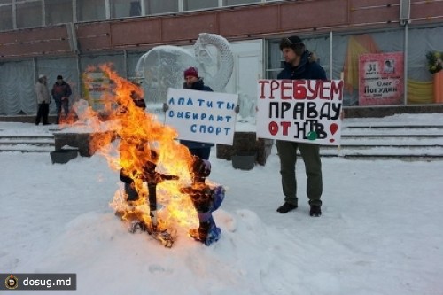 В Апатитах сожгли чучела журналистов НТВ