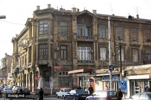 В Азербайджане передвинут историческое здание