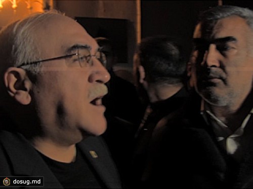 В Азербайджане толпа напала на оппозиционного кандидата в президенты