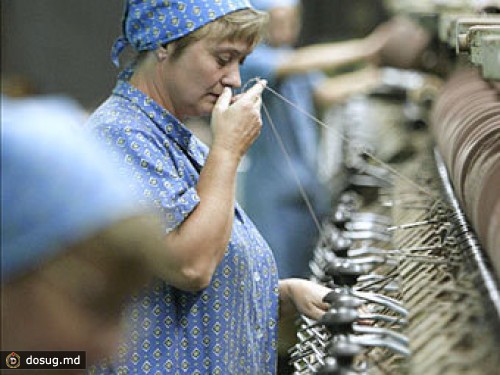 В Белоруссии работникам коврового комбината предложили собирать камни