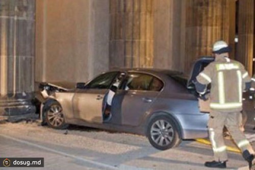 В Берлине автомобилист врезался в Бранденбургские ворота