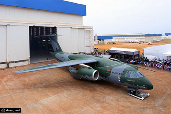 В Бразилии состоялась выкатка первого транспортника KC-390