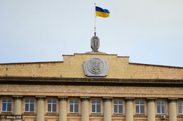 В Черкассах толпа пошла на штурм областной администрации