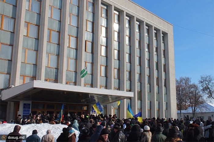 В Чернигове оппозиция согласилась покинуть облсовет