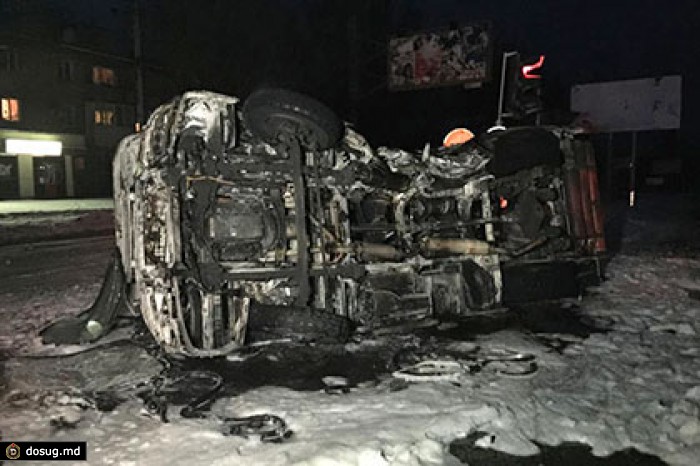 В Донецке при попадании снаряда в автобус погибли три человека