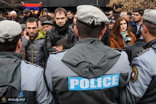 В Ереване после стычек с полицией задержали нескольких активистов