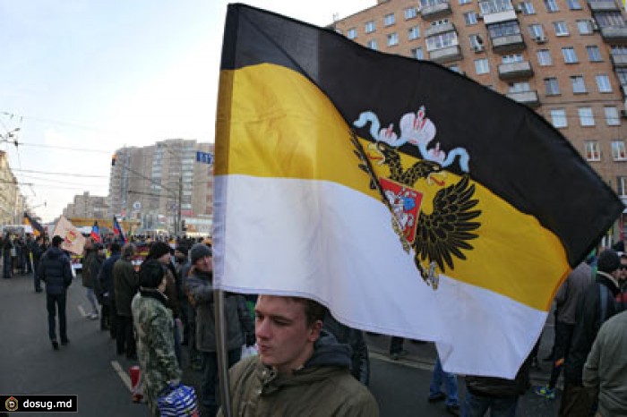 В Госдуме отказались менять триколор на имперский флаг