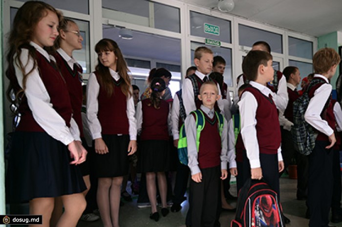 В Госдуме усомнились в необходимости ежедневного исполнения гимна в школе