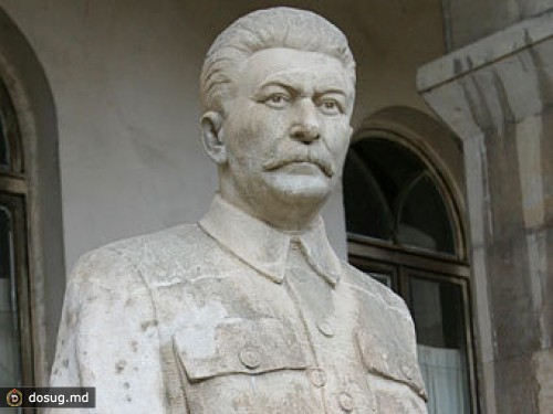 В Грузии установили бюст Сталина с отреставрированным носом