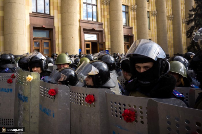 В Харькове милиция забросала гранатами пророссийских активистов