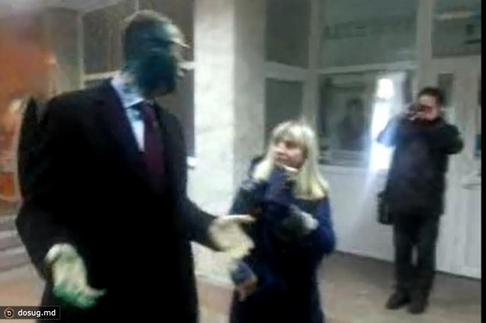 В Харькове задержали облившего Яценюка зеленкой мужчину