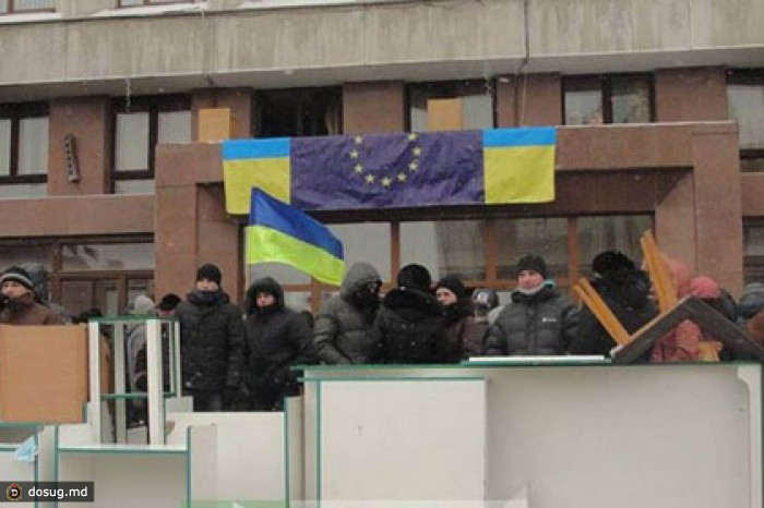 В Ивано-Франковске повторно захватили обладминистрацию