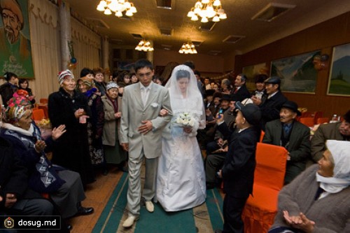 В Казахстане предложили устраивать тендеры на «престижных» невест