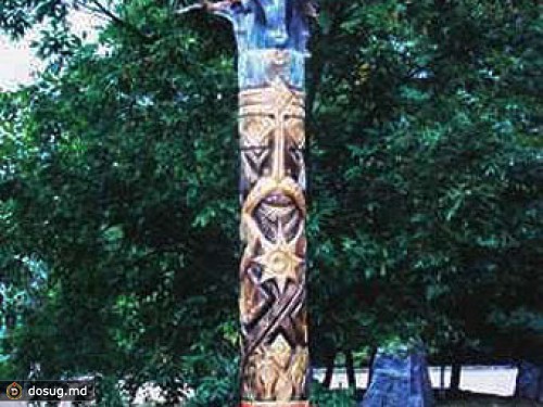 В Киеве спилили изваяние бога Перуна