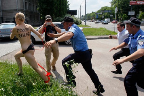 В Киеве задержали активистку FEMEN с посланием к Путину