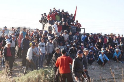 В Киргизии из-за золотого рудника начались массовые беспорядки