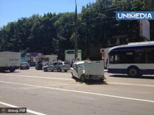 
 В Кишиневе столкнулись три автомобиля
