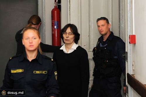 В Латвии медсестру осудили за убийства и пытки своих детей