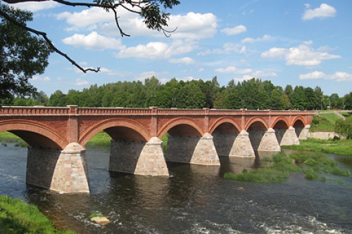 В Латвии неудавшаяся самоубийца утопила своих детей